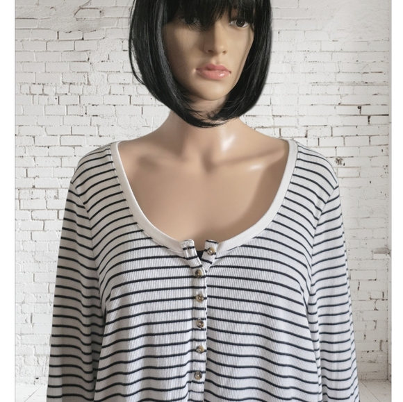 2/20$ Old navy black/ white striped long sleeves knit sweater, XXL - Picture 2 of 11